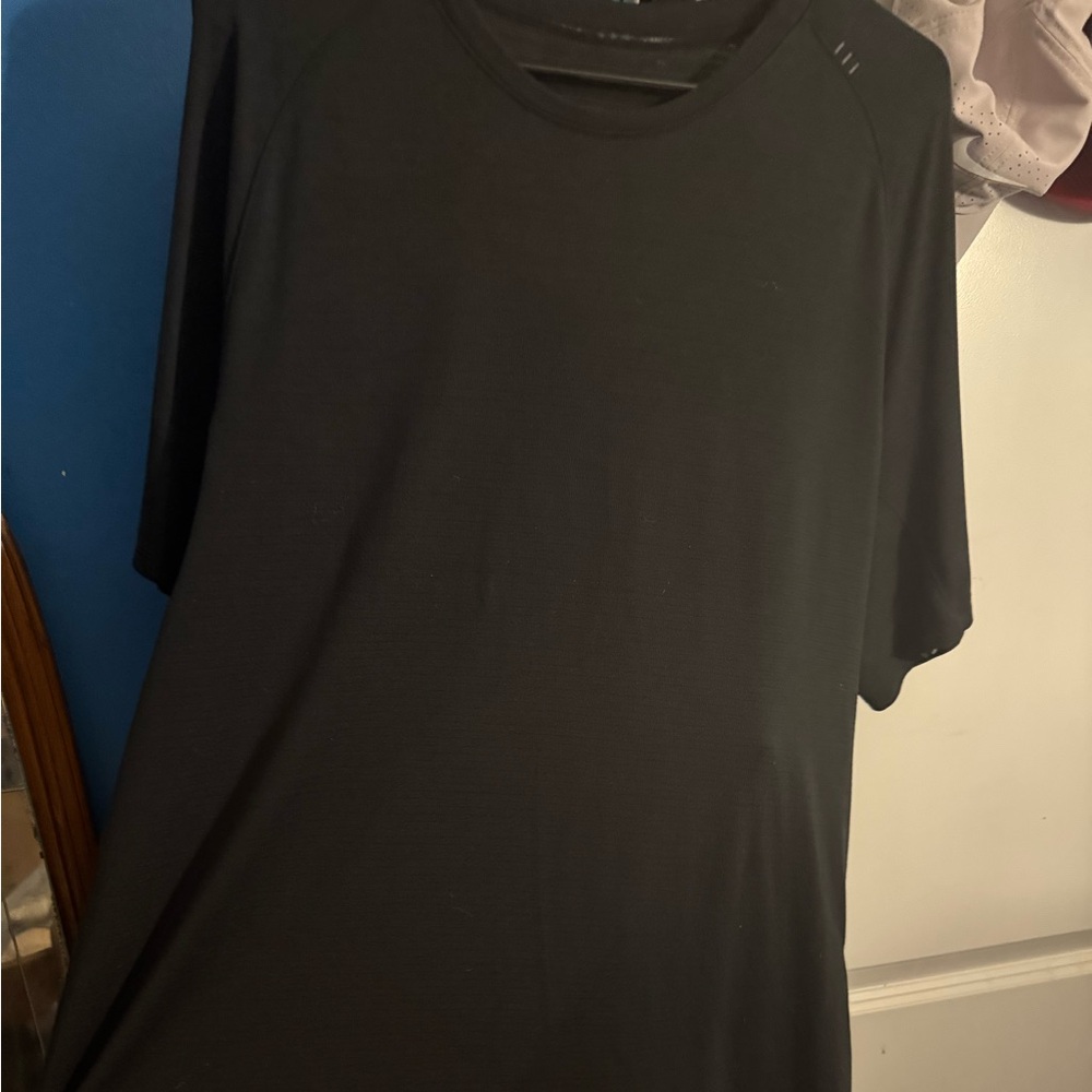 Lululemon License to Train size XL Black Men’s Shirt